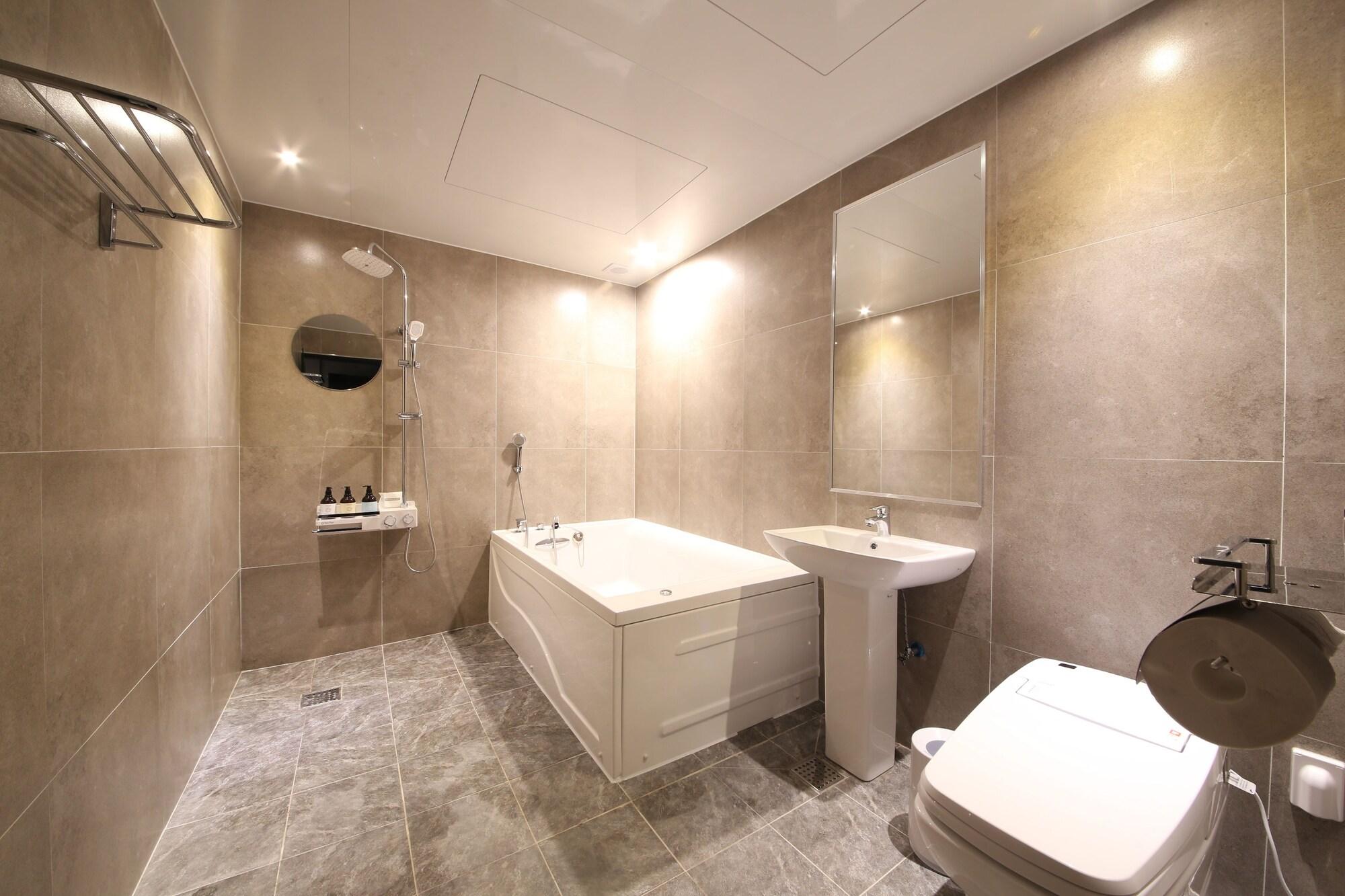 בוסאן Almond Hotel Gupo Station מראה חיצוני תמונה