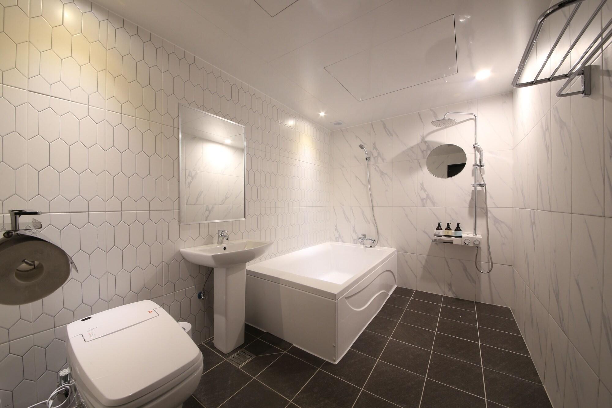 בוסאן Almond Hotel Gupo Station מראה חיצוני תמונה
